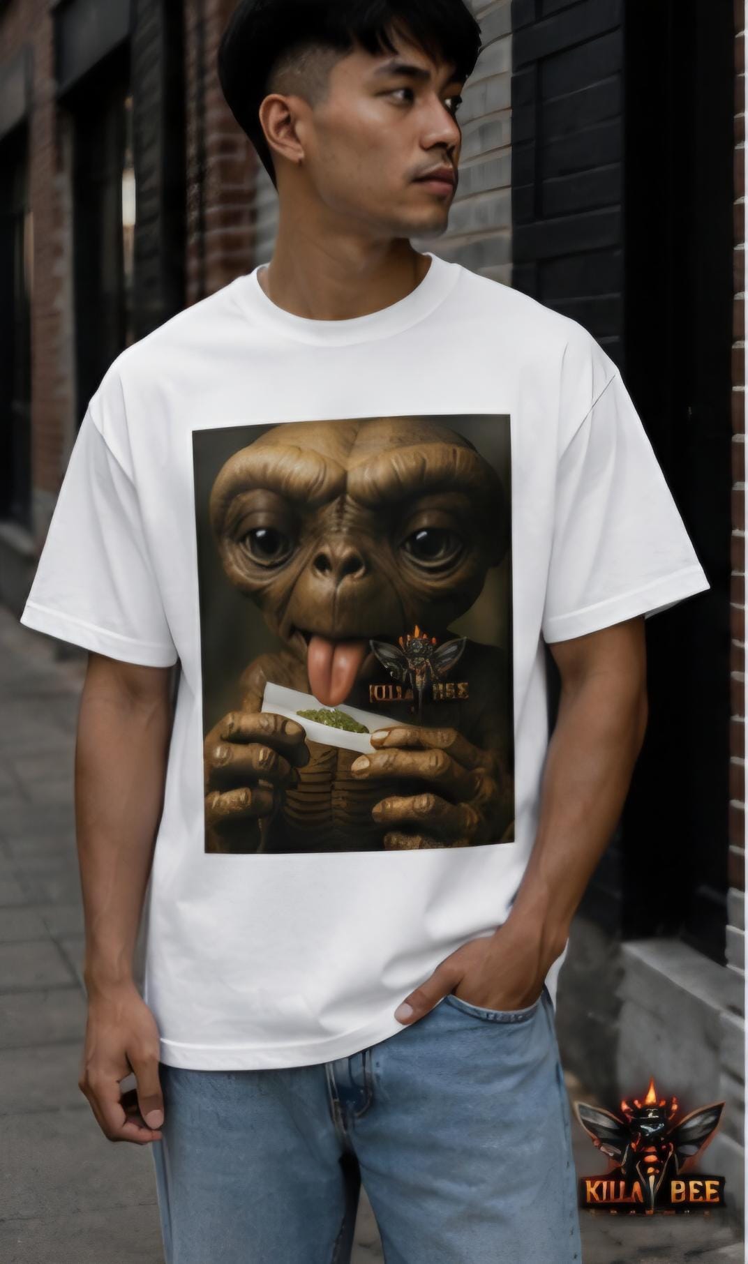 Alien Graphic T-Shirt: ET Inspired Streetwear, Sci-Fi Humor Tee