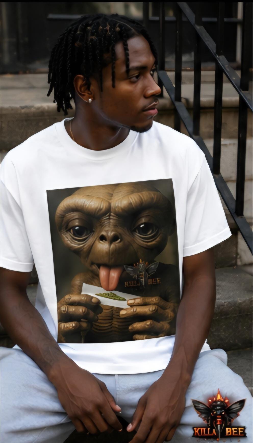 Alien Graphic T-Shirt: ET Inspired Streetwear, Sci-Fi Humor Tee