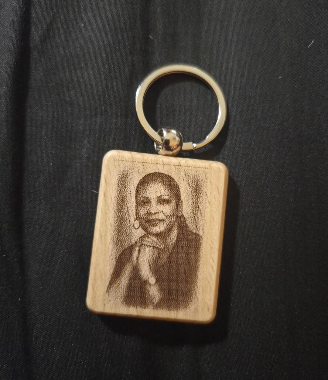 Personalized Wooden Photo Keychain: Custom Engraved Memorial Keepsake